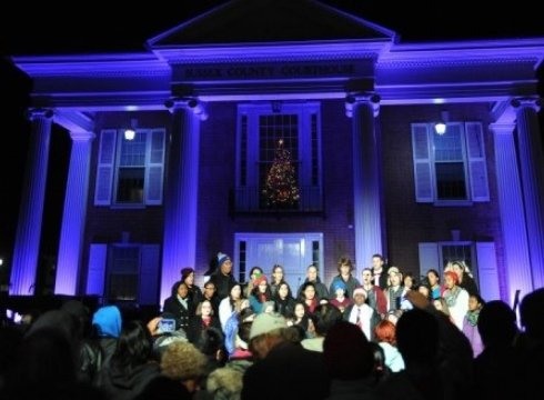 Caroling on the Circle