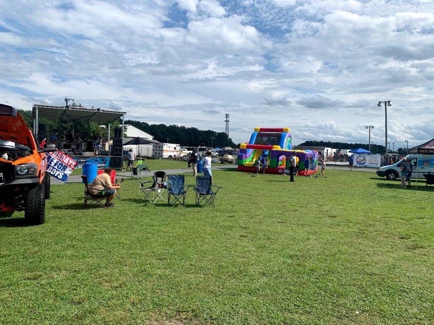 Delaware International Speedway and US 13 Dragway